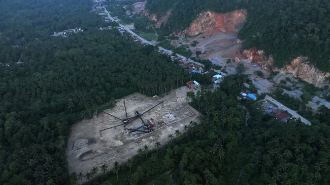 Ilustrasi. Foto udara, areal pertambangan batu gunung di Kecamatan Moramo Utara, Konawe Selatan, Sulawesi Tenggara, Senin (19/2/2024). (ANTARA FOTO/JOJON)