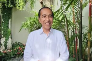 Mantan Presiden Jokowi saat memberikan keterangan pers di kediamannya di Kelurahan Sumber, Kecamatan Banjarsari, Kota Solo, Selasa (11/2/2025). Foto/Ary Wahyu Wibowo