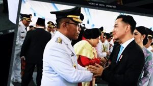 Gibran Unggah Video Akrab dengan Masinton Saat Pelantikan, Warganet Ramai Bereaksi
