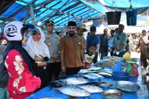 Jelang Lebaran, Kapolres dan Bupati Aceh Timur Cek Harga Bapokting di Peureulak