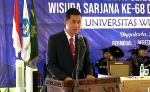 Hadiri Wisuda UWM, Sekda Aceh Tekankan Pentingnya Adaptasi dan Jiwa Wirausaha