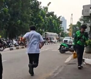 Usai Diperiksa KPK, Mantan Pejabat Bea Cukai Ahmad Dedi Berlari Hindari Wartawan