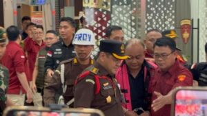 Skandal Program MBG Memanas, Eks Kepala BGN Dadan Hindayana Ditahan Kejagung