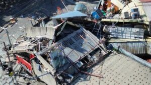fot-udara-mrenunjukkan-angunan-yang-runtuh-setelah-gempa-berkek-magnitude-78-di-general-santos-pulau-mindanao-filipina-8-juni--1780892506522_169